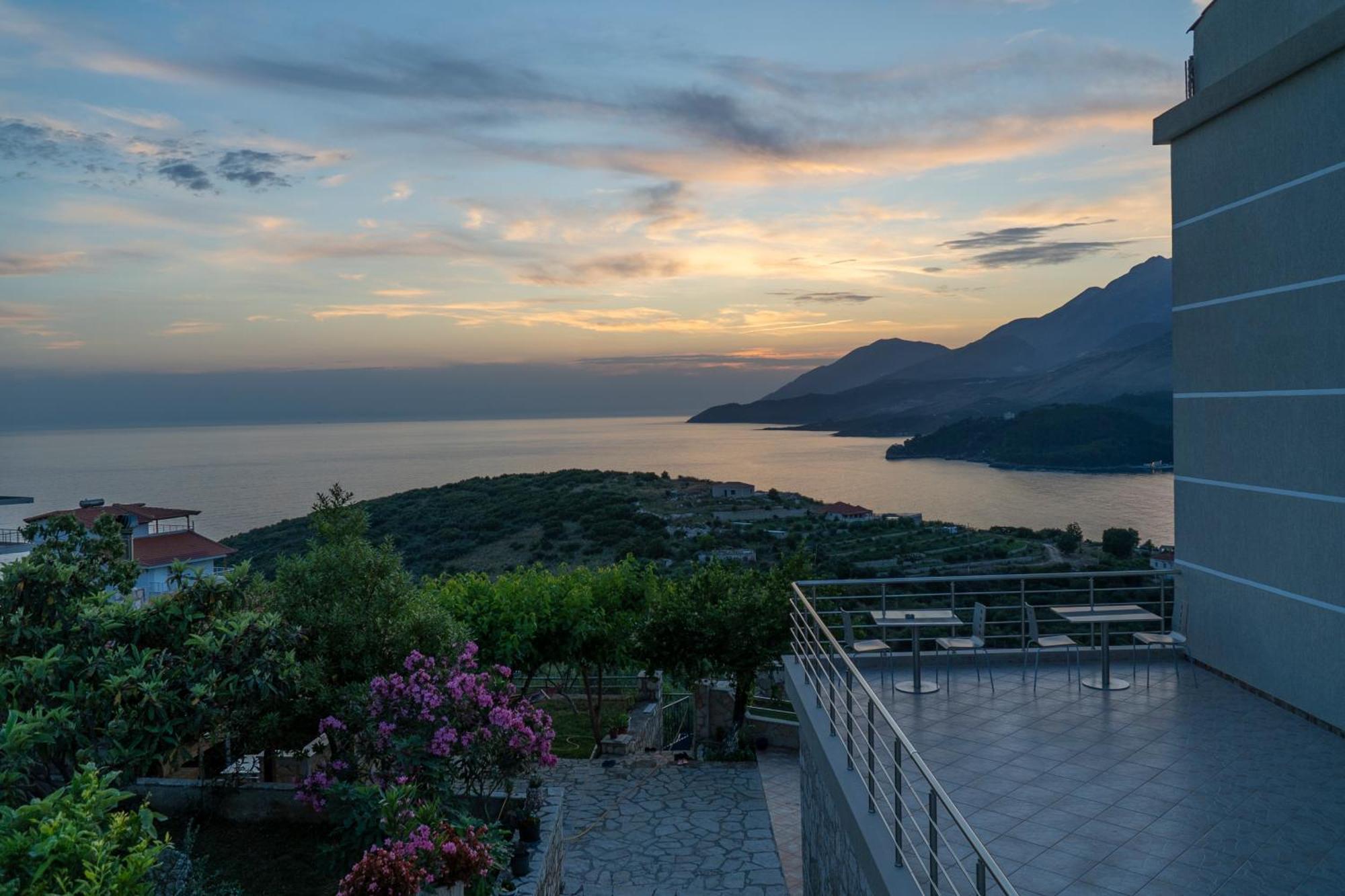 Sunset Serenity Himare Luaran gambar