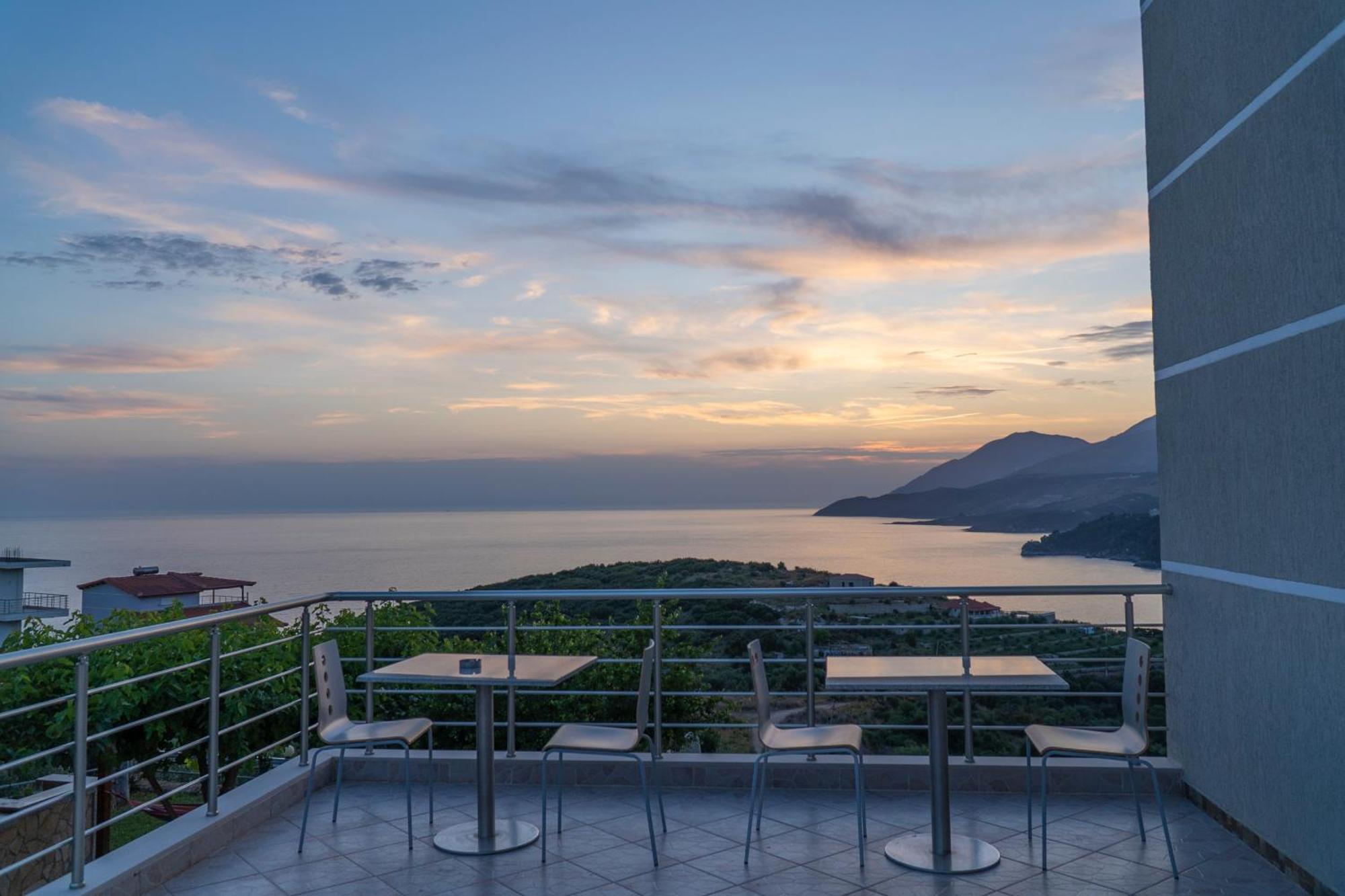 Sunset Serenity Himare Luaran gambar