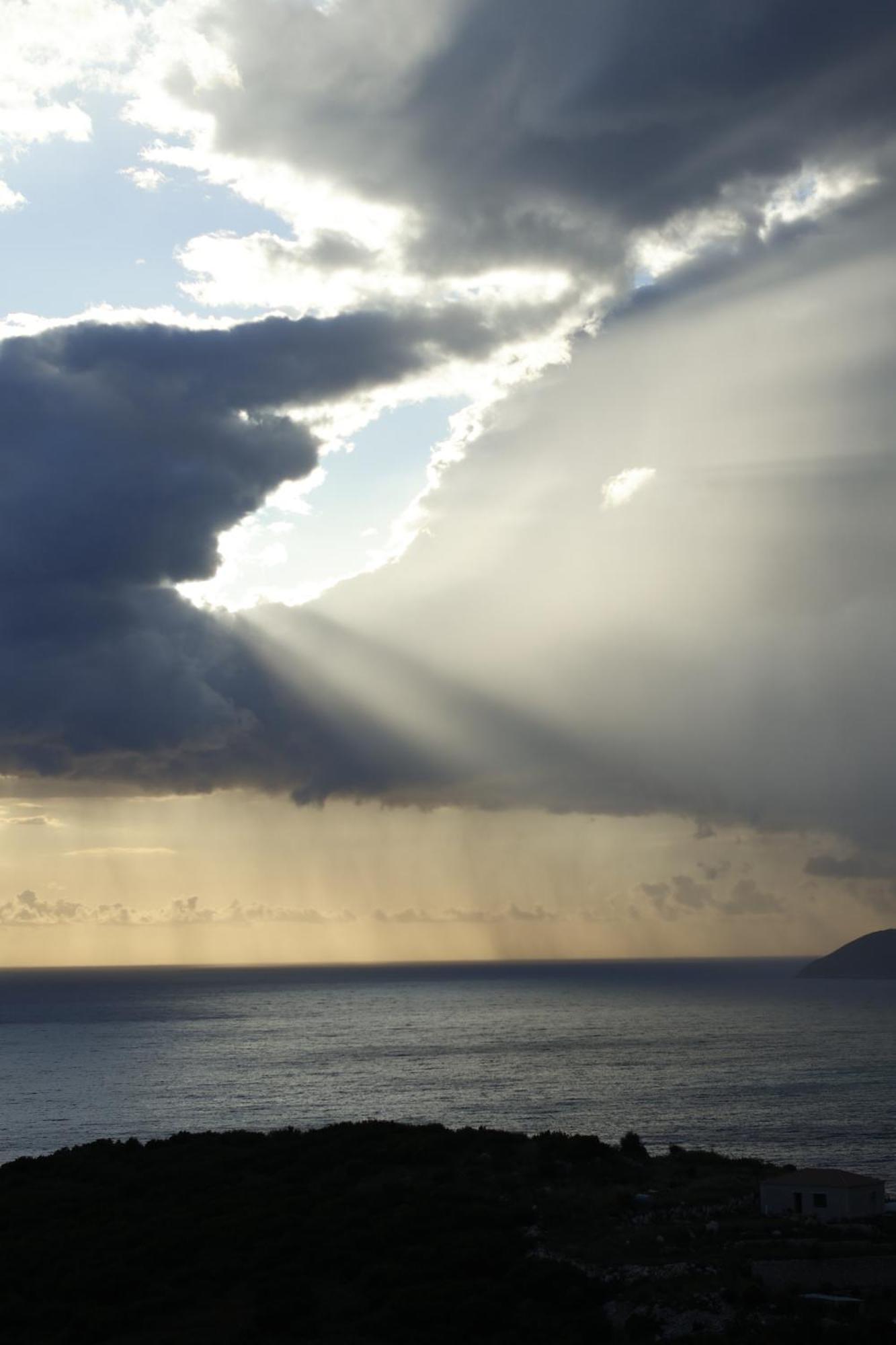 Sunset Serenity Himare Luaran gambar